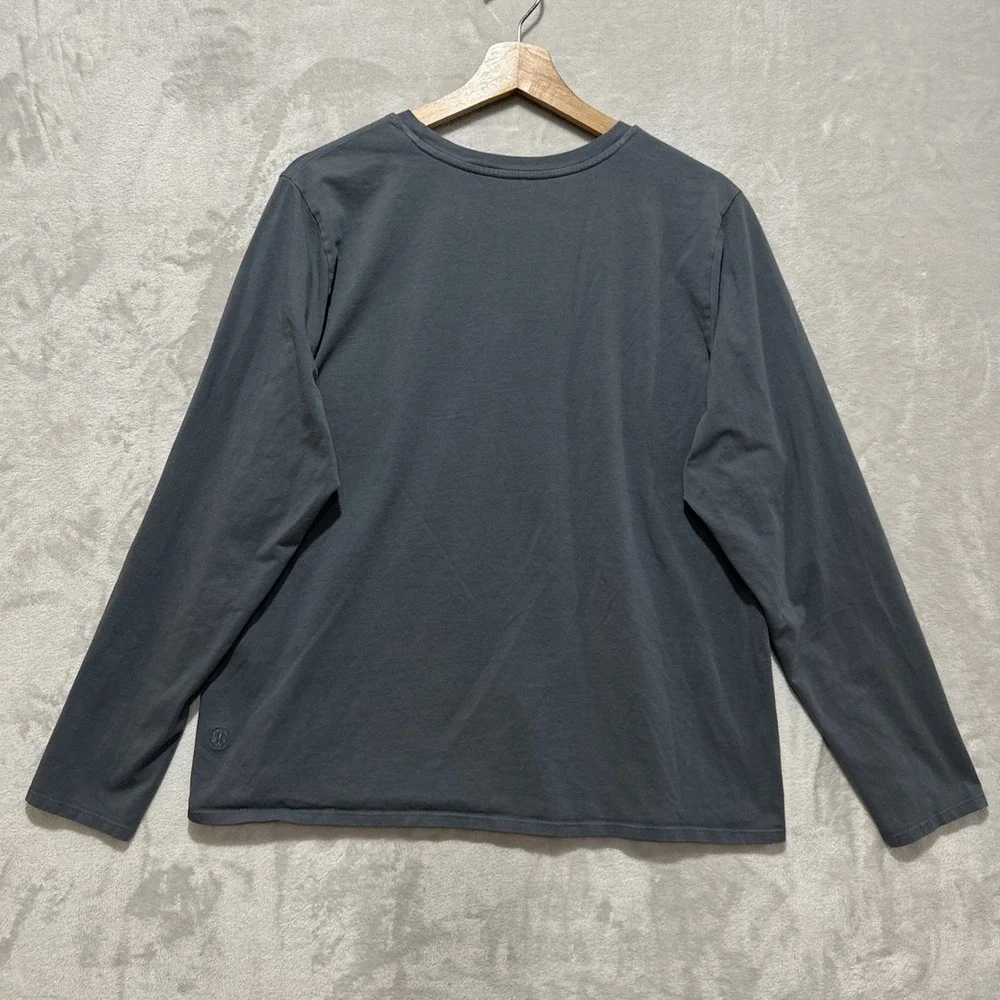 Lululemon‎ Women's Gray Long Sleeve Top Crew Neck Logo